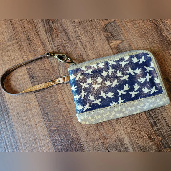 Fossil Zip Around Wristlet - Retired Bird Print - Picture 2 of 6